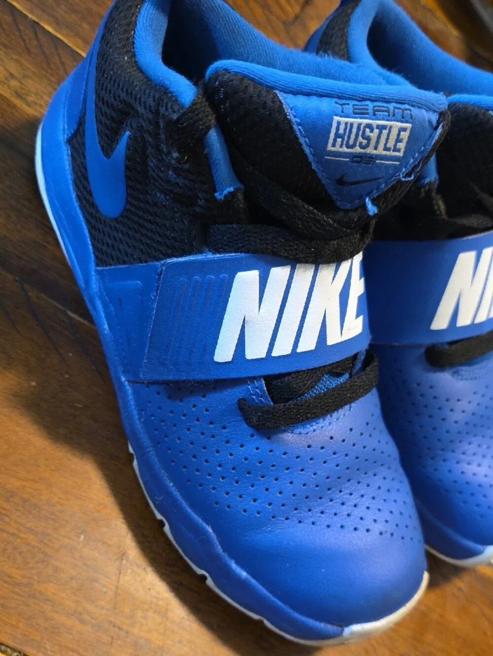 Nike Kids Blue 'Team Hustle' Strap Sneakers
